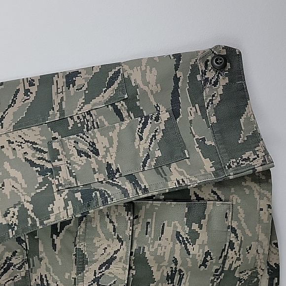 US Air Force Man's Utility Military Fatigues Camouflage Pattern Coat 32S - Picture 7 of 14